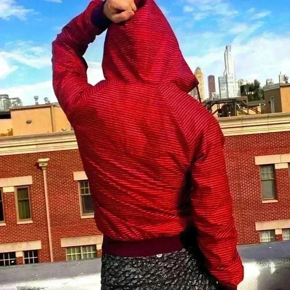 NWOT Women running jacket striped maroon  zip up hoodie jacket small - Picture 4 of 8